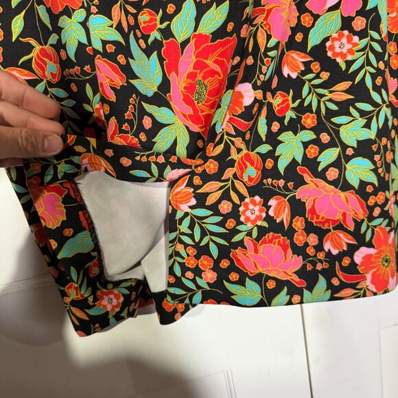 Lane Bryant Midi Straight Skirt Floral STRETCHY Size 26 Red Pink Green Summer - Picture 6 of 10